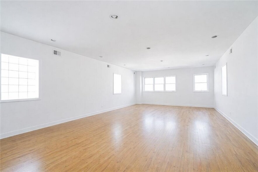 More Photos Of 332 Douglass St, Brooklyn Warehouse For Sale