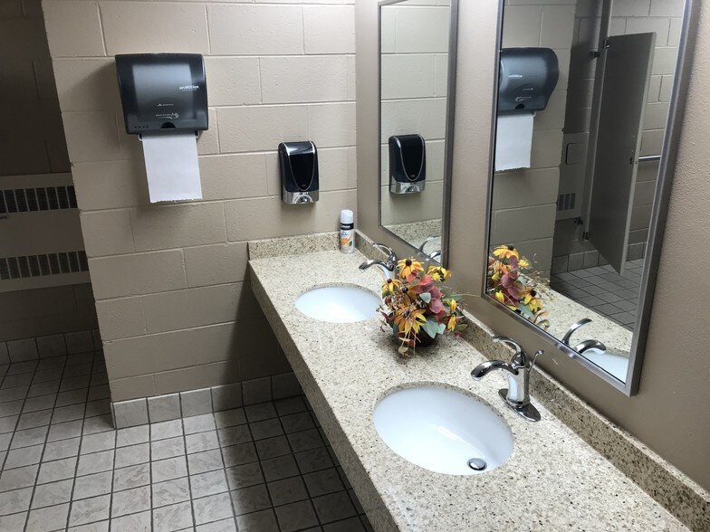 More Photos Of 4061 N Main St, Racine Office For Lease