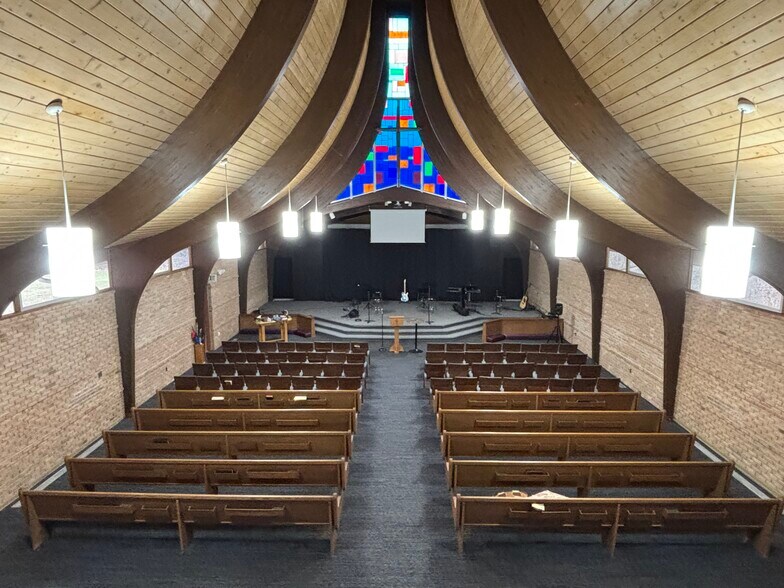 More Photos Of 961 E Maple St, Holly Religious Facility For Sale