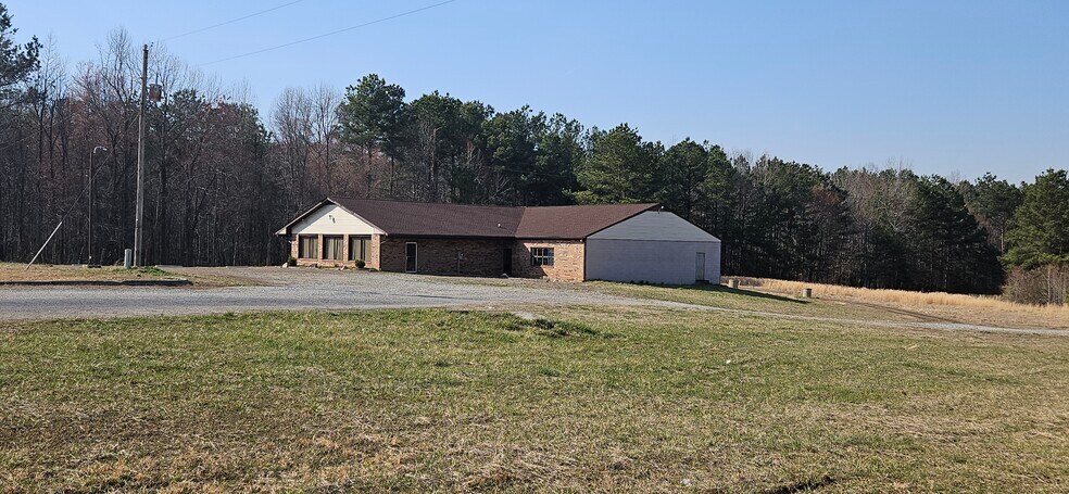 Primary Photo Of 302 W Colonial Trail Hwy, Blackstone Freestanding For Lease