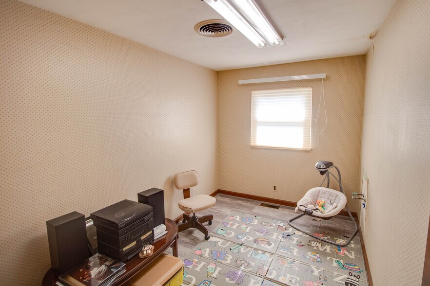 More Photos Of 440 S Prairie St, Bethalto General Retail For Sale