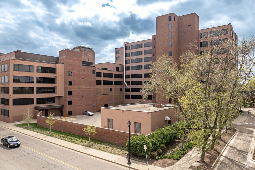 More Photos Of 2701-2707 Wells Fargo Pky, Minneapolis Office For Lease