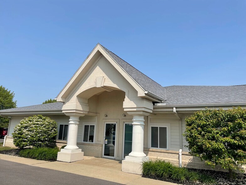 More Photos Of 702 Commerce Dr, Perrysburg Office For Lease