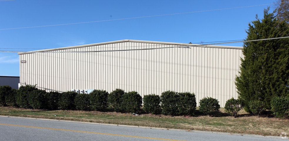 More Photos Of 7630 Boeing Dr, Greensboro Warehouse For Lease