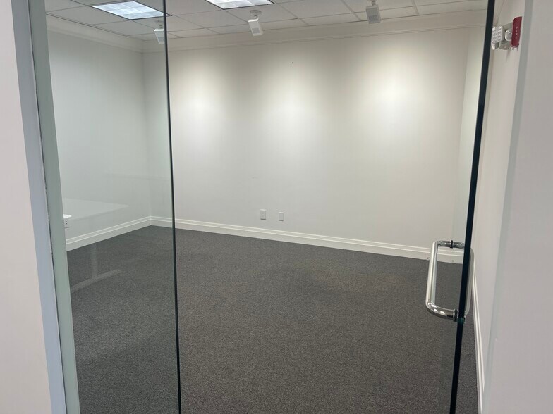 More Photos Of 1801-1837 NE 123rd St, North Miami Office For Sale