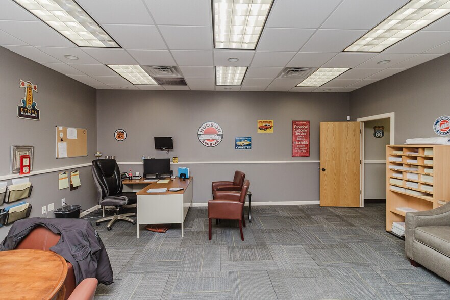 More Photos Of 3101 S Broadway St, Wichita Freestanding For Sale