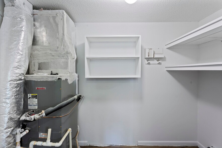 More Photos Of 400 Foxfire Ct, Seneca Apartments For Sale