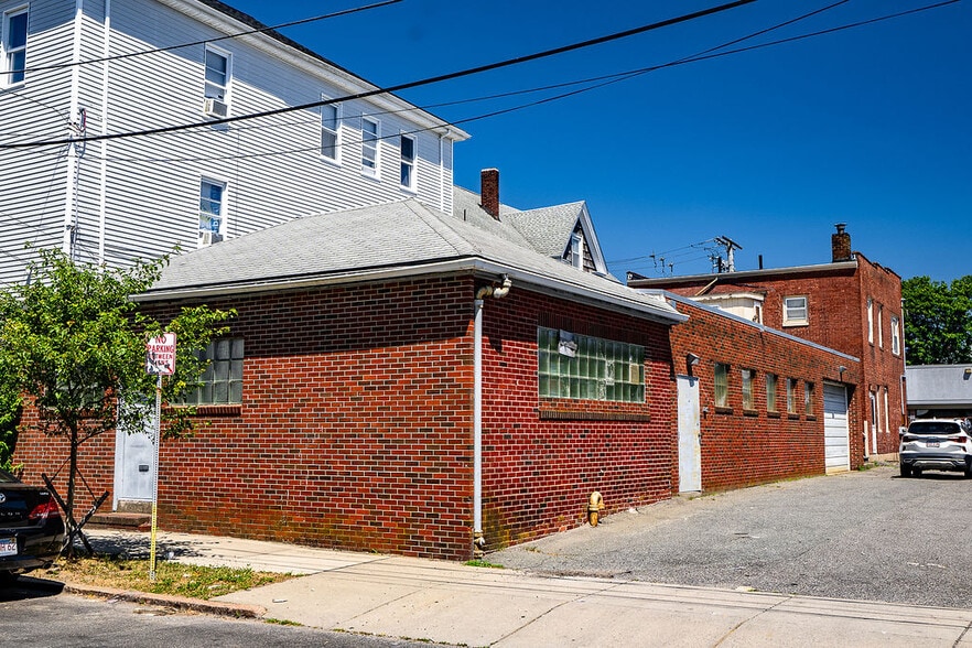 More Photos Of 272 Sawyer St, New Bedford Apartments For Sale