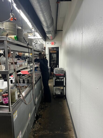 More Photos Of 1107 Jackson Ave E, Oxford Restaurant For Lease