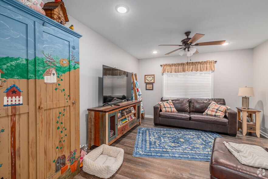 More Photos Of 124 S College St, Mountain Home Apartments For Sale
