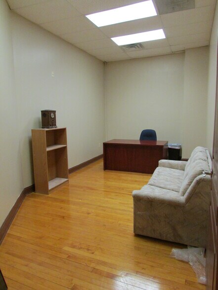 More Photos Of 66 E Main St, Westminster Office For Lease