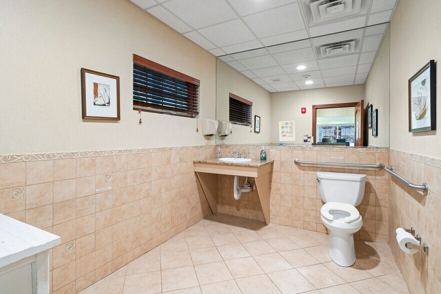 More Photos Of 29 Green St, Huntington Medical For Sale