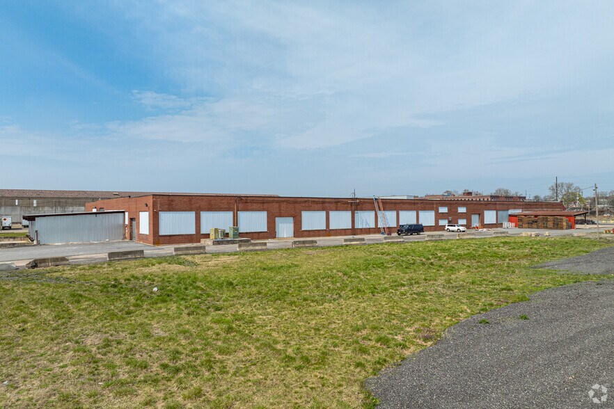 More Photos Of 800 W Front St, Chester Unknown For Lease