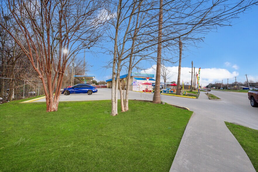 More Photos Of 2627 Allen Genoa Rd, Pasadena Carwash For Sale