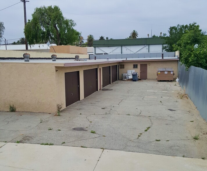 More Photos Of 208-210 E State St, Ontario Service For Lease