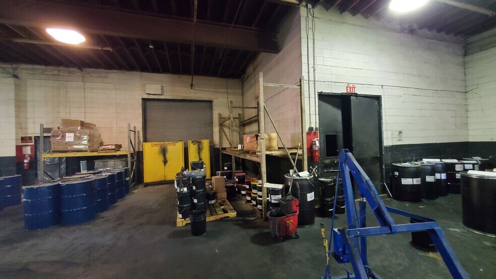 More Photos Of 4820 Rozzelles Ferry Rd, Charlotte Manufacturing For Lease