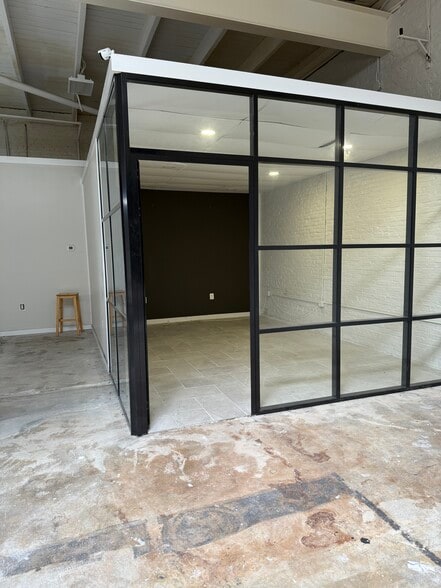 More Photos Of 510 S Eden St, Baltimore General Retail For Lease