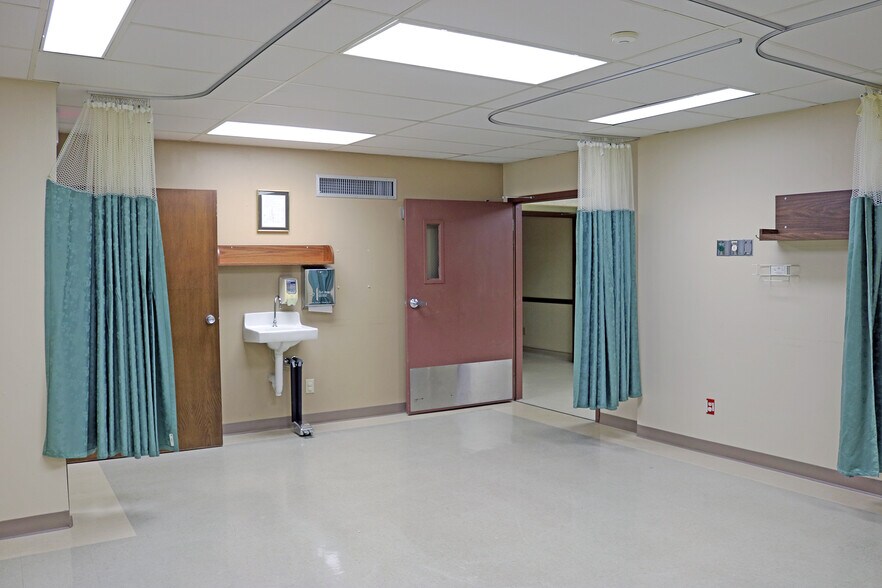 More Photos Of 28 N 64th St, Belleville Medical For Sale