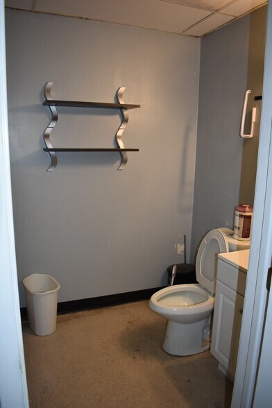 More Photos Of 216 Industrial Dr, Ridgeland Warehouse For Sale