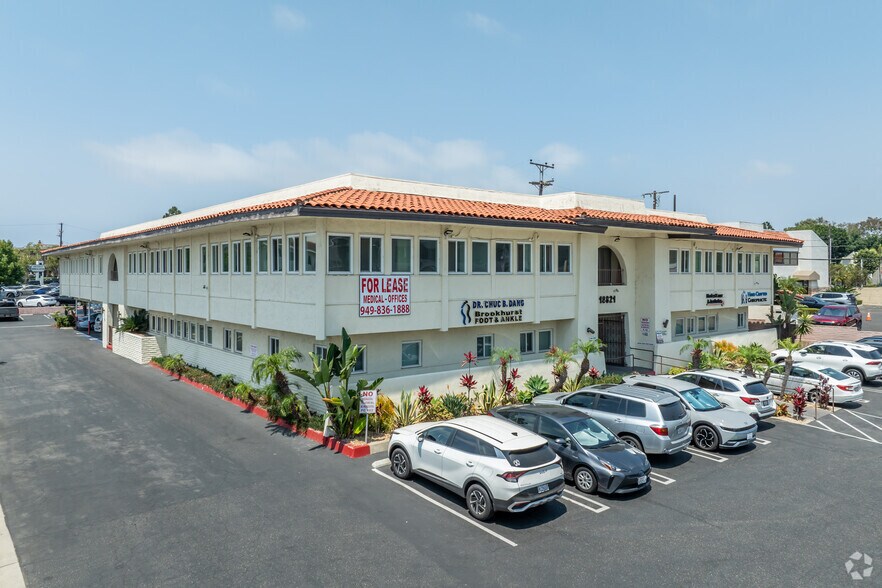 More Photos Of 18821 Delaware St, Huntington Beach Medical For Lease