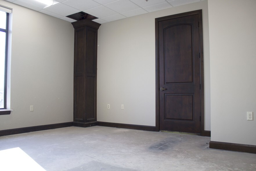 More Photos Of 225 Lilac Dr, Edmond Office For Lease