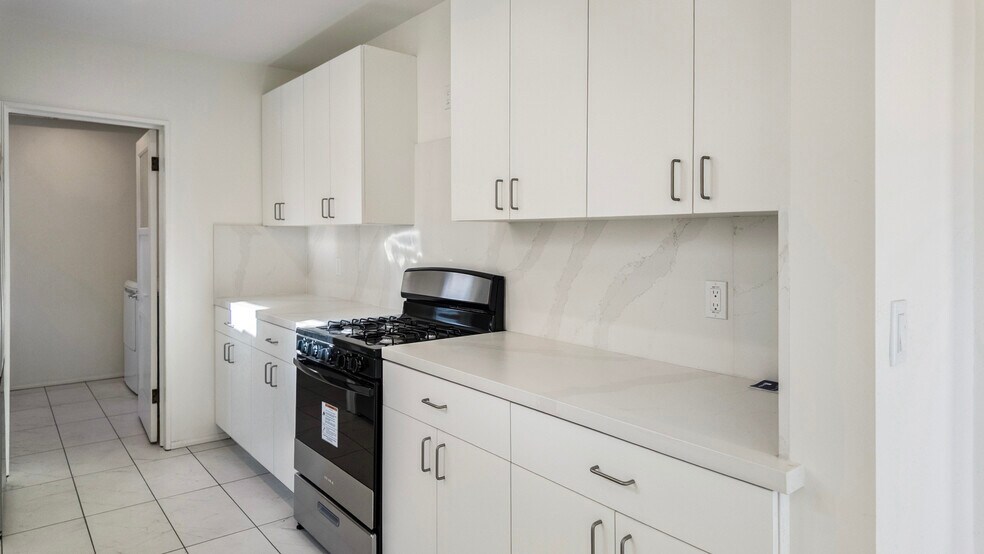 More Photos Of 205 S Reeves Dr, Beverly Hills Apartments For Sale