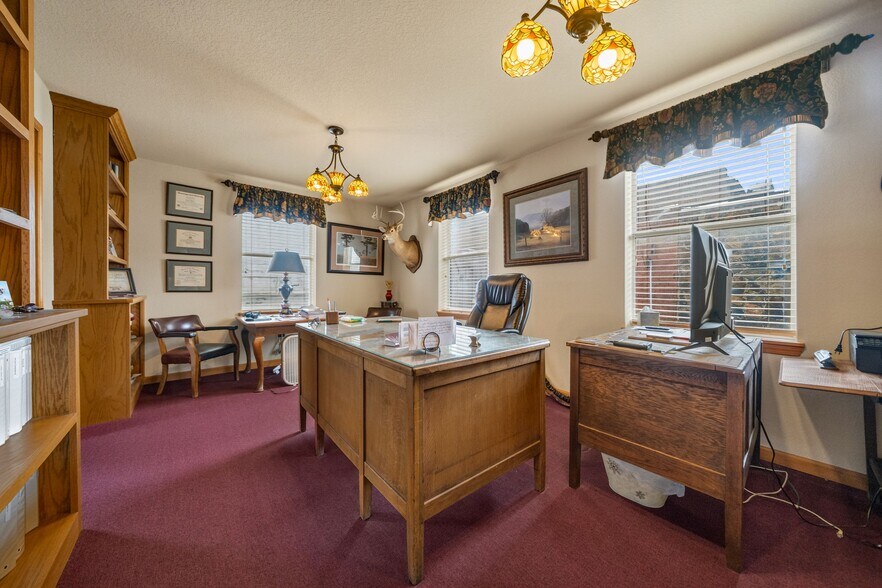 More Photos Of 104 N 3rd St, Heber Springs Office For Sale