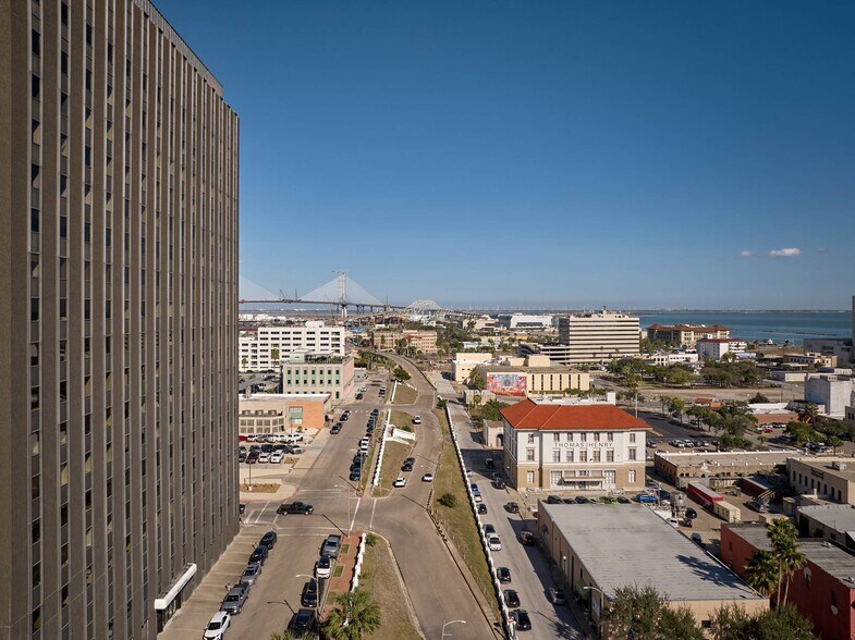 More Photos Of 615 N Upper Broadway St, Corpus Christi Office For Lease