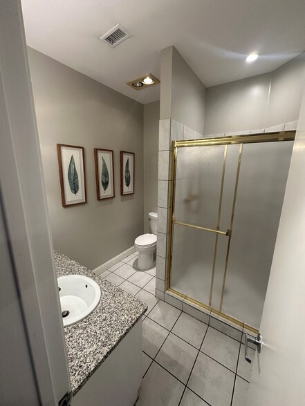 More Photos Of 4235 Cedar Springs Rd, Dallas Office For Sale