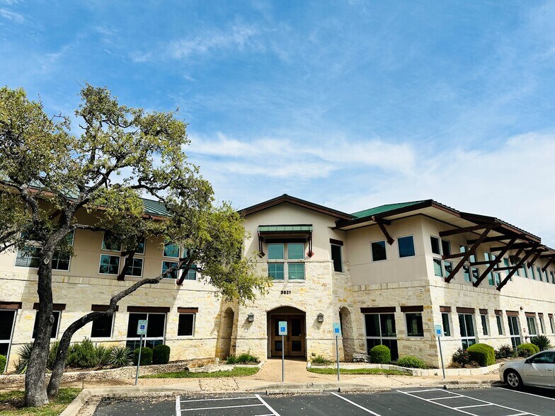 More Photos Of 3821 Juniper Trace, Bee Cave Loft Creative Space For Sale