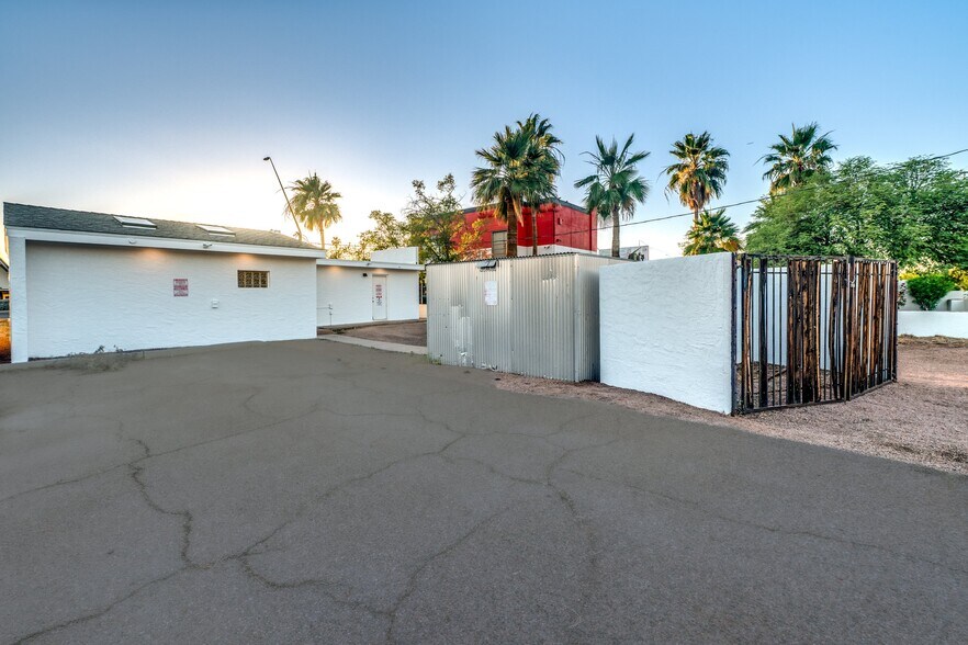 More Photos Of 135 N Country Club Dr, Mesa Office For Lease