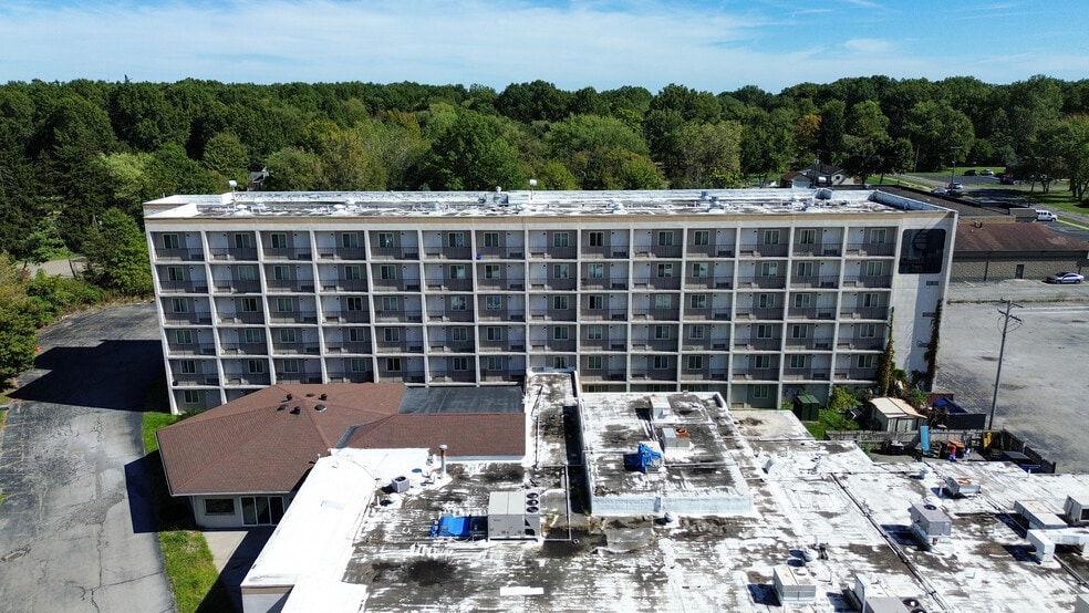 More Photos Of 4055 Belmont Ave, Youngstown Hotel For Sale