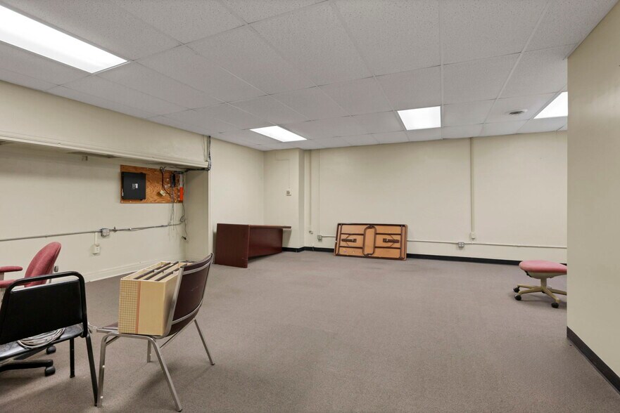 More Photos Of 300 E Auburn Ave, Springfield Office For Sale