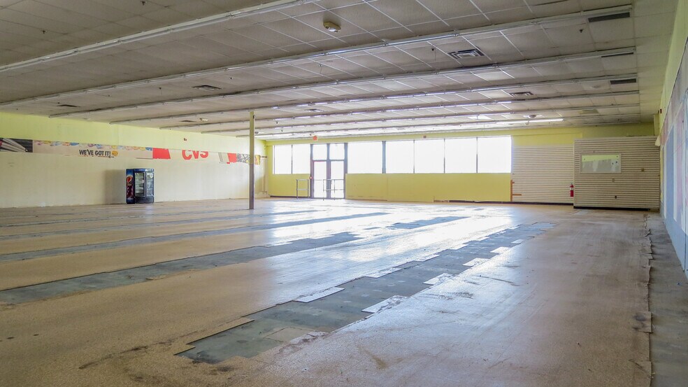 More Photos Of 777 S Willow St, Manchester Storefront For Lease