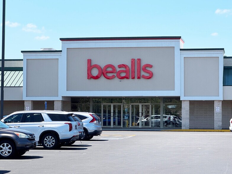 Primary Photo Of 1248-1290 Smithfield Plz, Smithfield Storefront For Lease