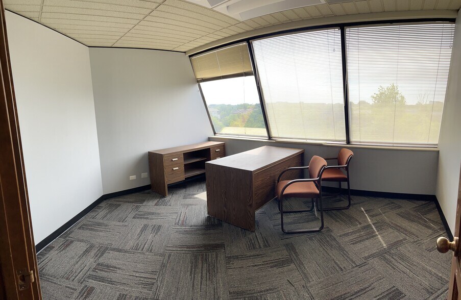 More Photos Of 340 W Butterfield Rd, Elmhurst Office Residential For Sale