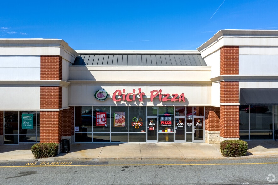 More Photos Of 168 Norman Station Blvd, Mooresville General Retail For Lease