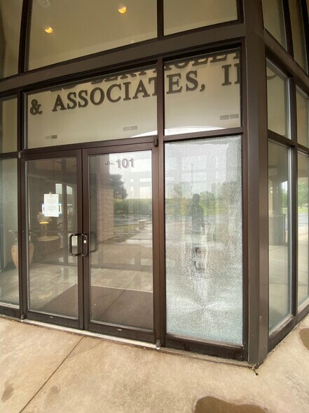 More Photos Of 2801 Bertholet Blvd, Valparaiso Office For Sale