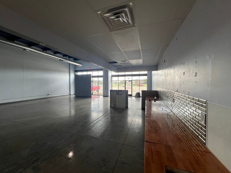 More Photos Of 3000 SW 89th St, Oklahoma City Storefront Retail Office For Lease