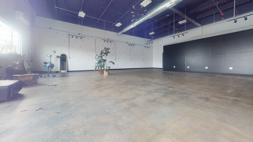 More Photos Of 635 New Park Ave, West Hartford Warehouse For Lease