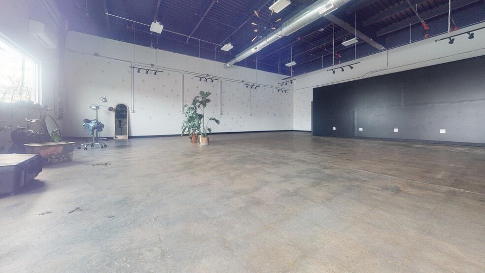More Photos Of 635 New Park Ave, West Hartford Warehouse For Lease