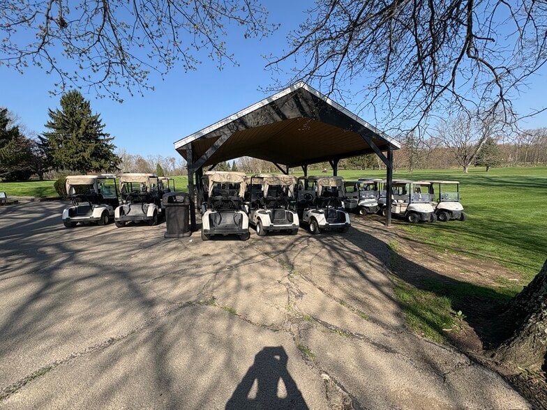 More Photos Of 318 Tanglewood Rd, Pulaski Golf Course Driving Range For Sale