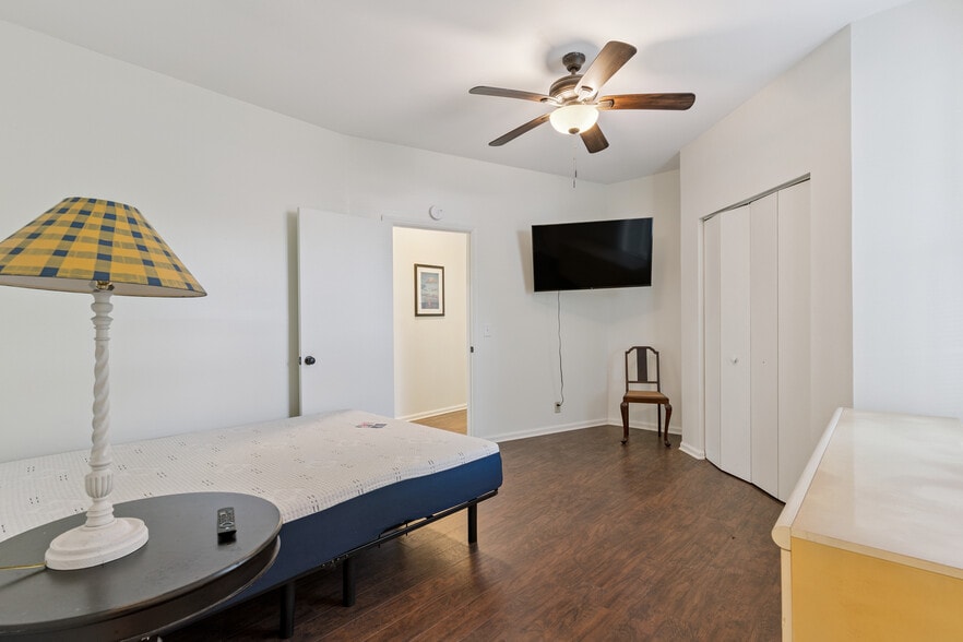 More Photos Of 1113 Grant St, Brunswick Apartments For Sale