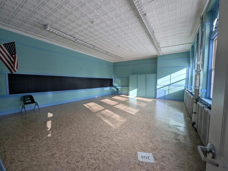More Photos Of 16 Central st, Claremont Specialty For Sale