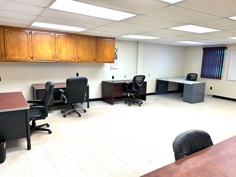 More Photos Of 123 Turkey Run Rd, Salem Distribution For Sale