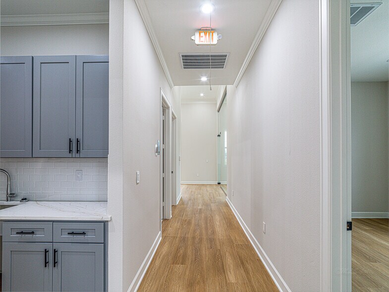 More Photos Of 1325 Main St, Katy Office Residential For Sale