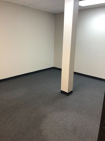 More Photos Of 2242-2246 S Hamilton Rd, Columbus Office Residential For Lease