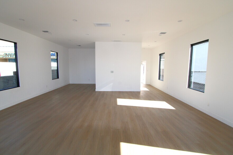 More Photos Of 633 E Colorado St, Glendale Storefront Retail Residential For Sale