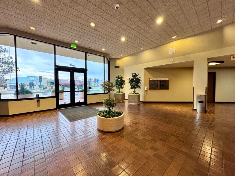 More Photos Of 1900 Churn Creek Rd, Redding Office For Lease