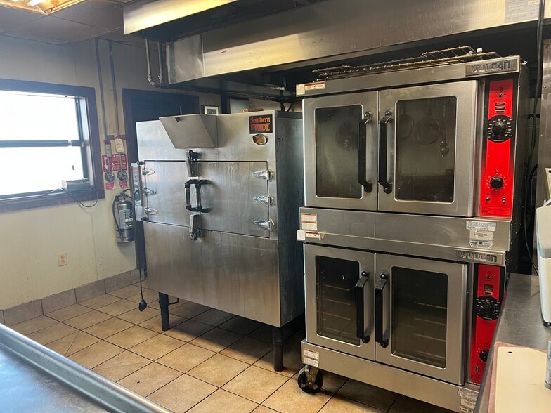 More Photos Of 1552 W King St, Cocoa Restaurant For Sale